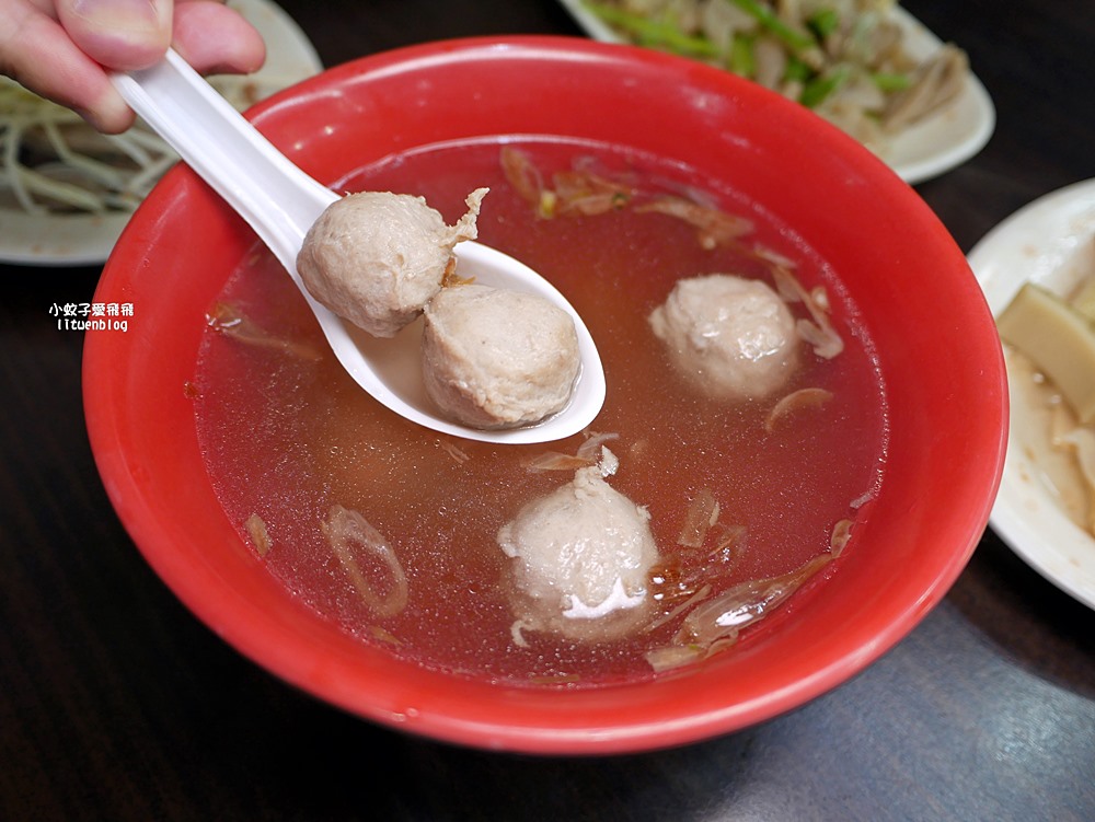 萬芳醫院站美食「三福傳統鵝肉店」百元有找鵝肉飯，藥膳鵝湯免費無限喝