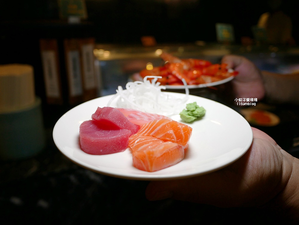 茹曦酒店SUNNY BUFFET自助餐廳首創手工披薩內用再加贈一份，還能免費外帶！
