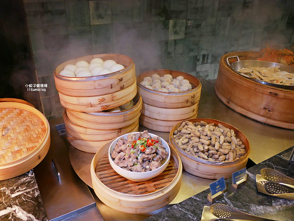 茹曦酒店SUNNY BUFFET自助餐廳首創手工披薩內用再加贈一份，還能免費外帶！