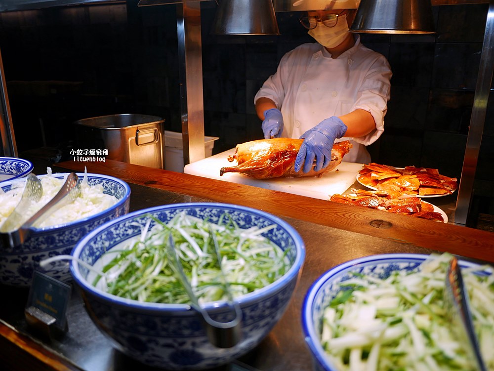 茹曦酒店SUNNY BUFFET自助餐廳首創手工披薩內用再加贈一份，還能免費外帶！