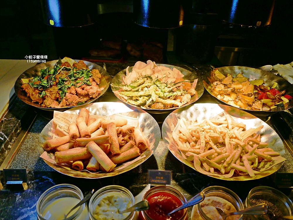 茹曦酒店SUNNY BUFFET自助餐廳首創手工披薩內用再加贈一份，還能免費外帶！