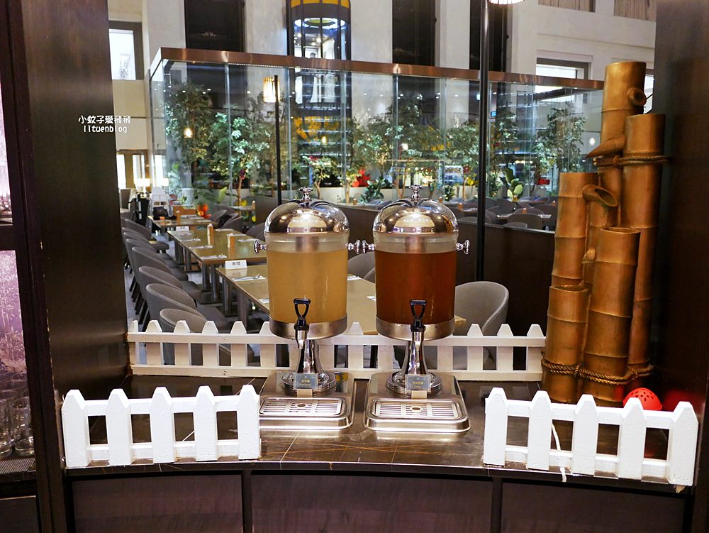 茹曦酒店SUNNY BUFFET自助餐廳首創手工披薩內用再加贈一份，還能免費外帶！