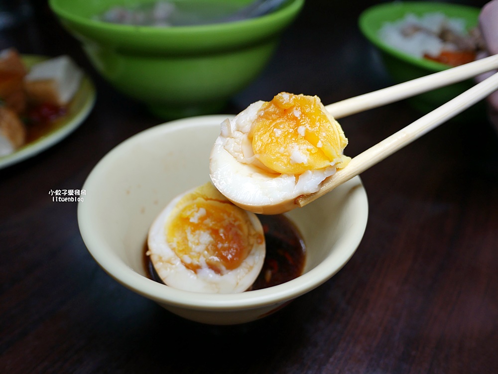 吳興街美食「加油添醋烏醋乾麵」二訪平凡味美乾拌麵,辣泡蛋帶勁開胃 吳興街美食「加油添醋烏醋乾麵」二訪平凡味美乾拌麵,辣泡蛋帶勁開胃