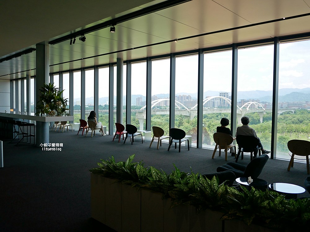 鶯歌咖啡「光盒子Lumi Lounge」不限時賞三鶯線橫越大漢溪無敵景觀