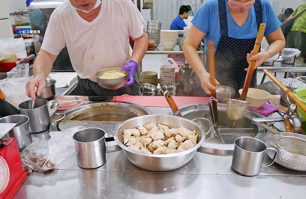 北投美食「漢奇肉羹」於奇岩站正式落腳，魚漿裹豬後腿肉飽滿新鮮