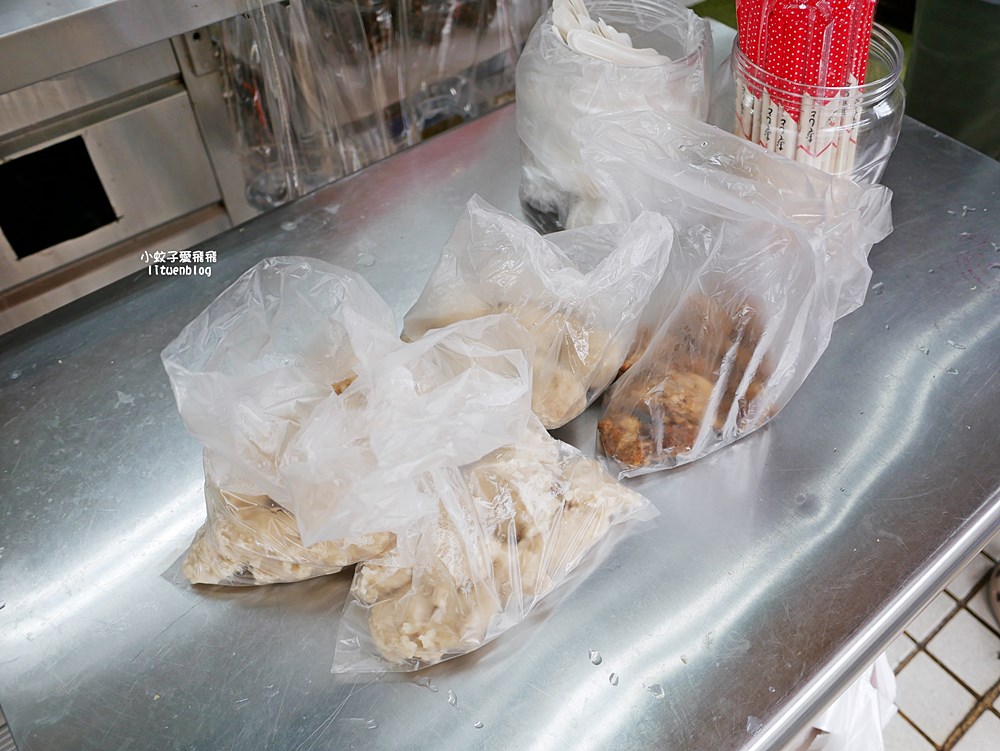 北投美食「漢奇肉羹」於奇岩站正式落腳，魚漿裹豬後腿肉飽滿新鮮