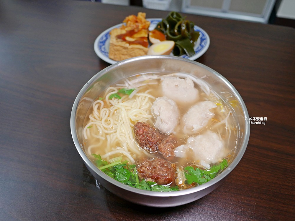 北投美食「漢奇肉羹」於奇岩站正式落腳，魚漿裹豬後腿肉飽滿新鮮