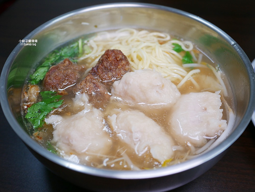 北投美食「漢奇肉羹」於奇岩站正式落腳，魚漿裹豬後腿肉飽滿新鮮