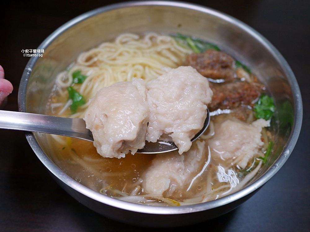 北投美食「漢奇肉羹」於奇岩站正式落腳，魚漿裹豬後腿肉飽滿新鮮