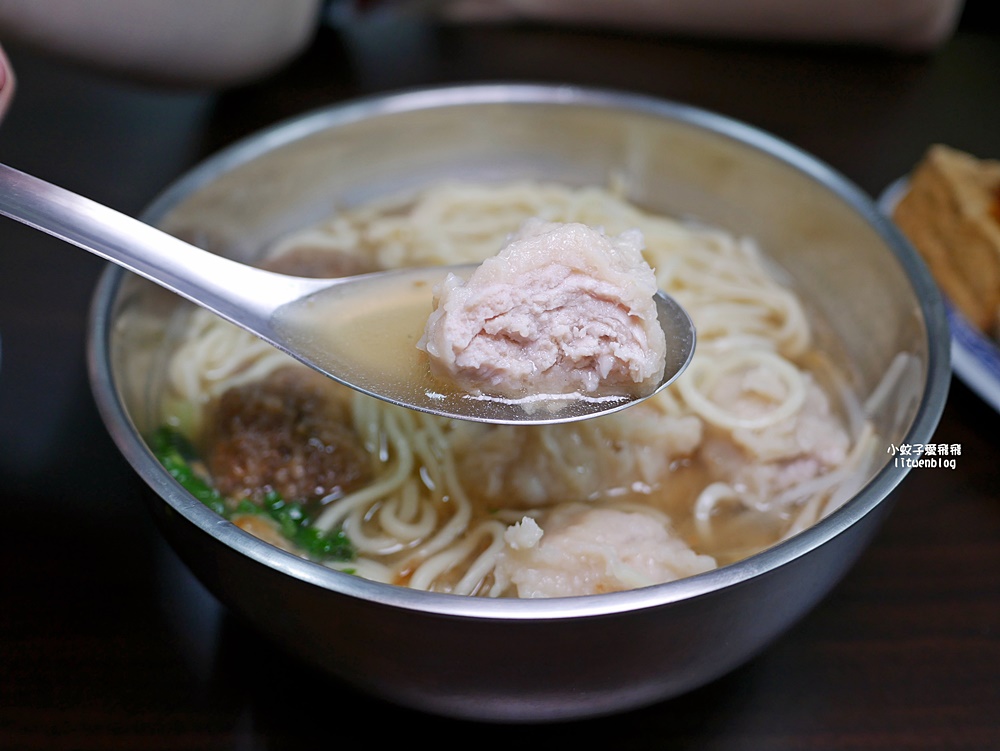 北投美食「漢奇肉羹」於奇岩站正式落腳，魚漿裹豬後腿肉飽滿新鮮