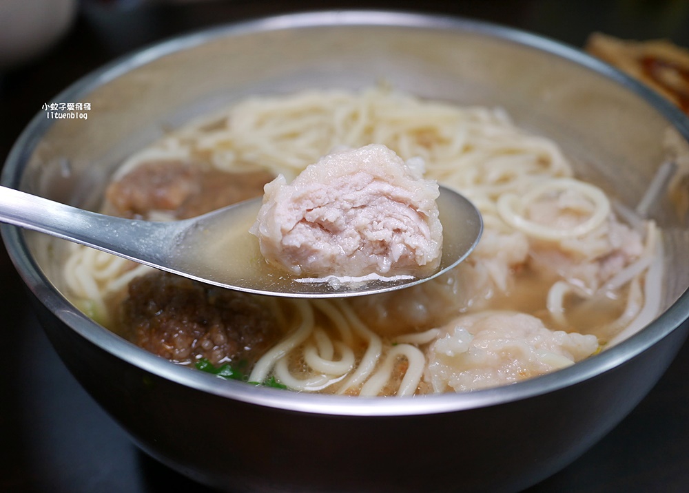 北投美食「漢奇肉羹」於奇岩站正式落腳，魚漿裹豬後腿肉飽滿新鮮