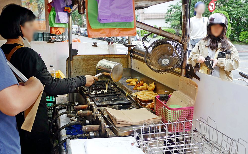 吳興街美食「281雞蛋糕」一整片式造型雞蛋糕,臺北醫學大學附近的熱門點心 吳興街美食「281雞蛋糕」一整片式造型雞蛋糕,臺北醫學大學附近的熱門點心