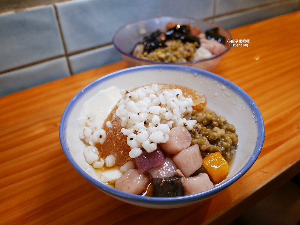 華陰街美食「阿斌芋圓」45元五種配料，在地人與外國觀光客都推薦