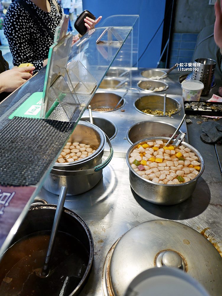 華陰街美食「阿斌芋圓」45元五種配料，在地人與外國觀光客都推薦