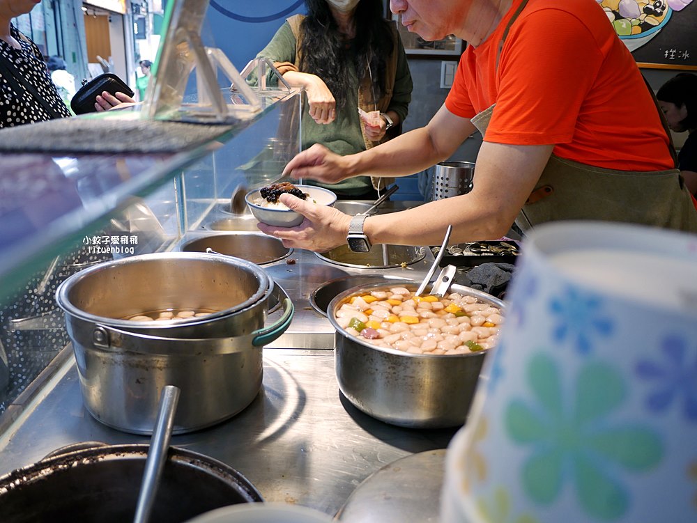 華陰街美食「阿斌芋圓」45元五種配料，在地人與外國觀光客都推薦
