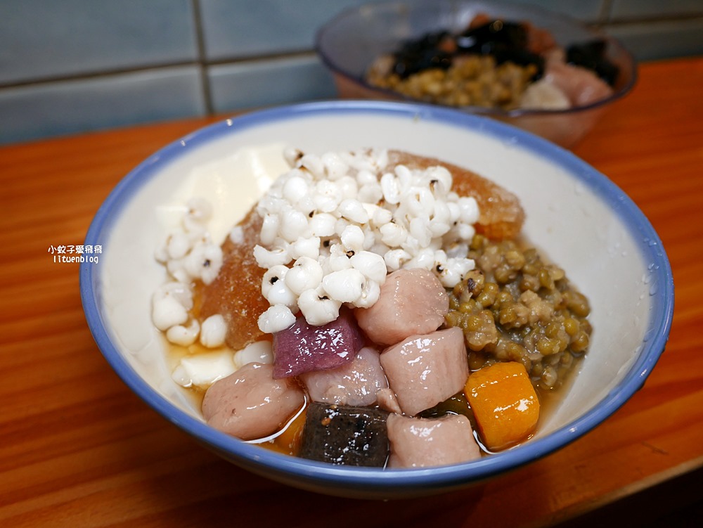 華陰街美食「阿斌芋圓」45元五種配料，在地人與外國觀光客都推薦