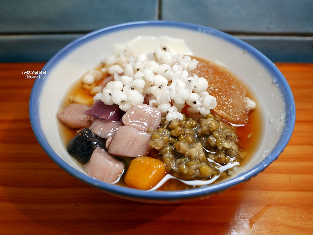 華陰街美食「阿斌芋圓」45元五種配料，在地人與外國觀光客都推薦