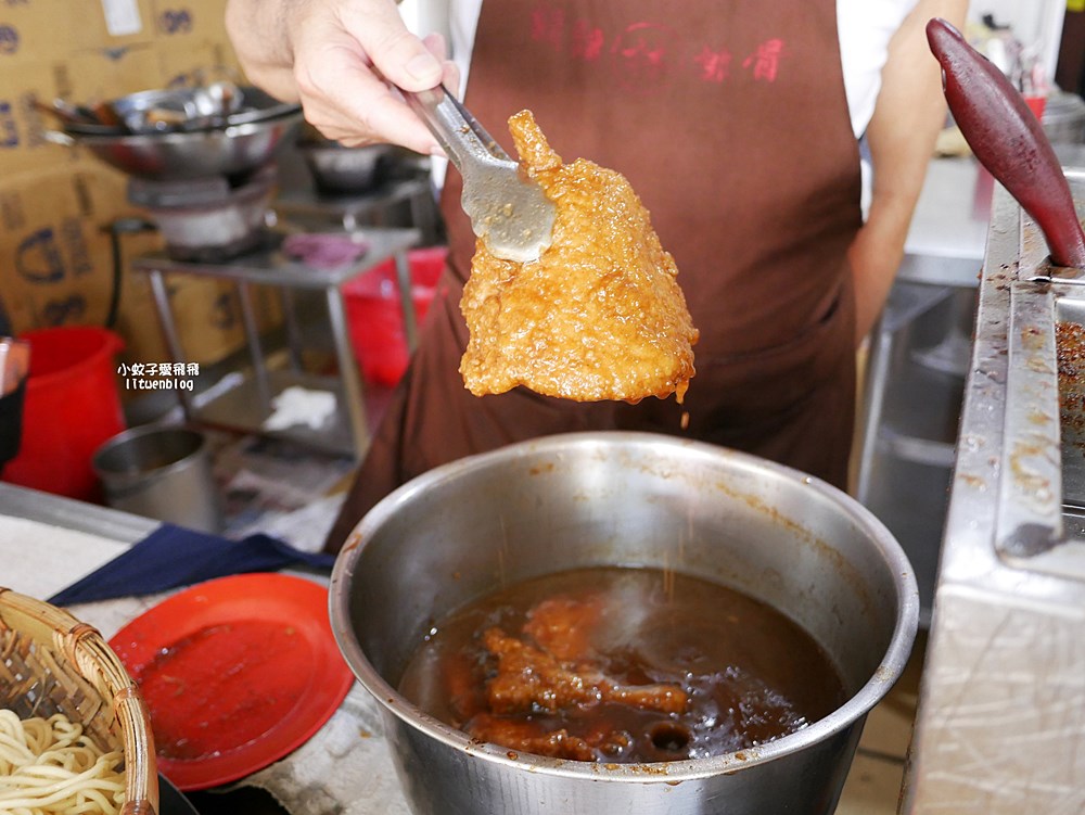 鶯歌美食「林鬍鬚排骨便當」在地人一致推薦古早味排骨飯，三鶯線鶯桃福德站