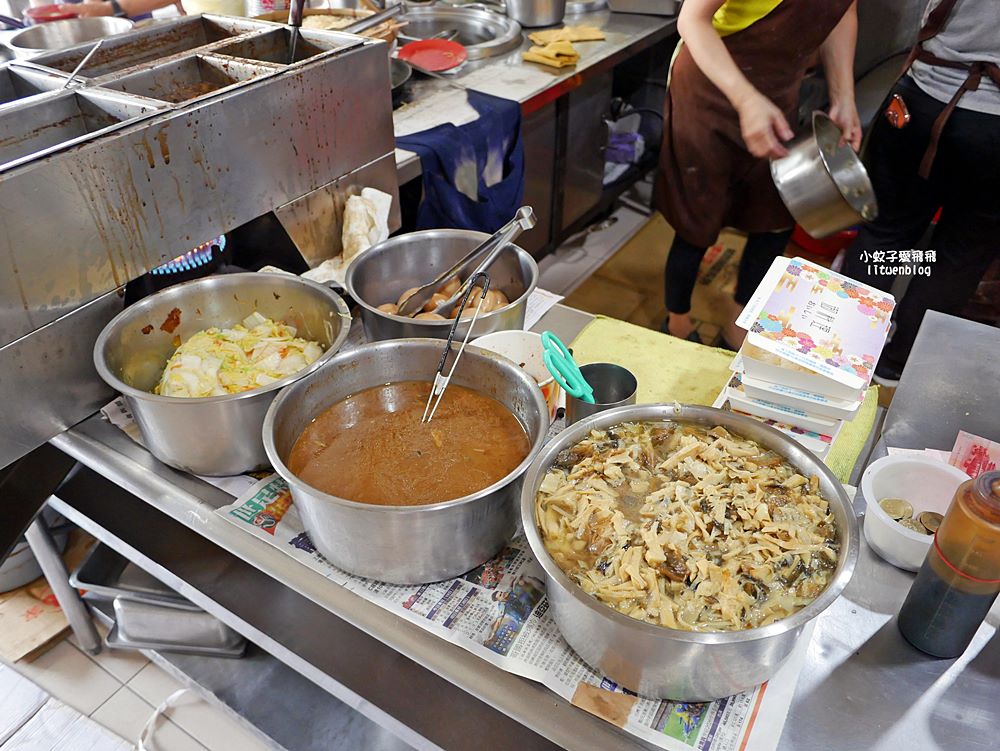 鶯歌美食「林鬍鬚排骨便當」在地人一致推薦古早味排骨飯，三鶯線鶯桃福德站