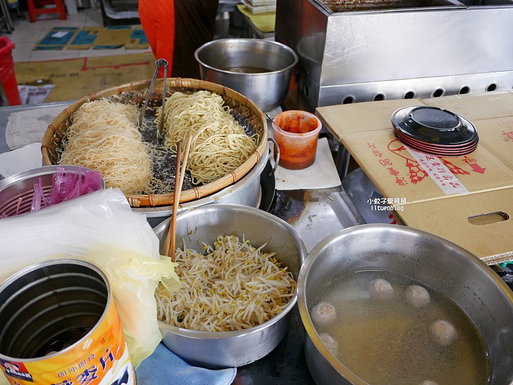 鶯歌美食「林鬍鬚排骨便當」在地人一致推薦古早味排骨飯，三鶯線鶯桃福德站