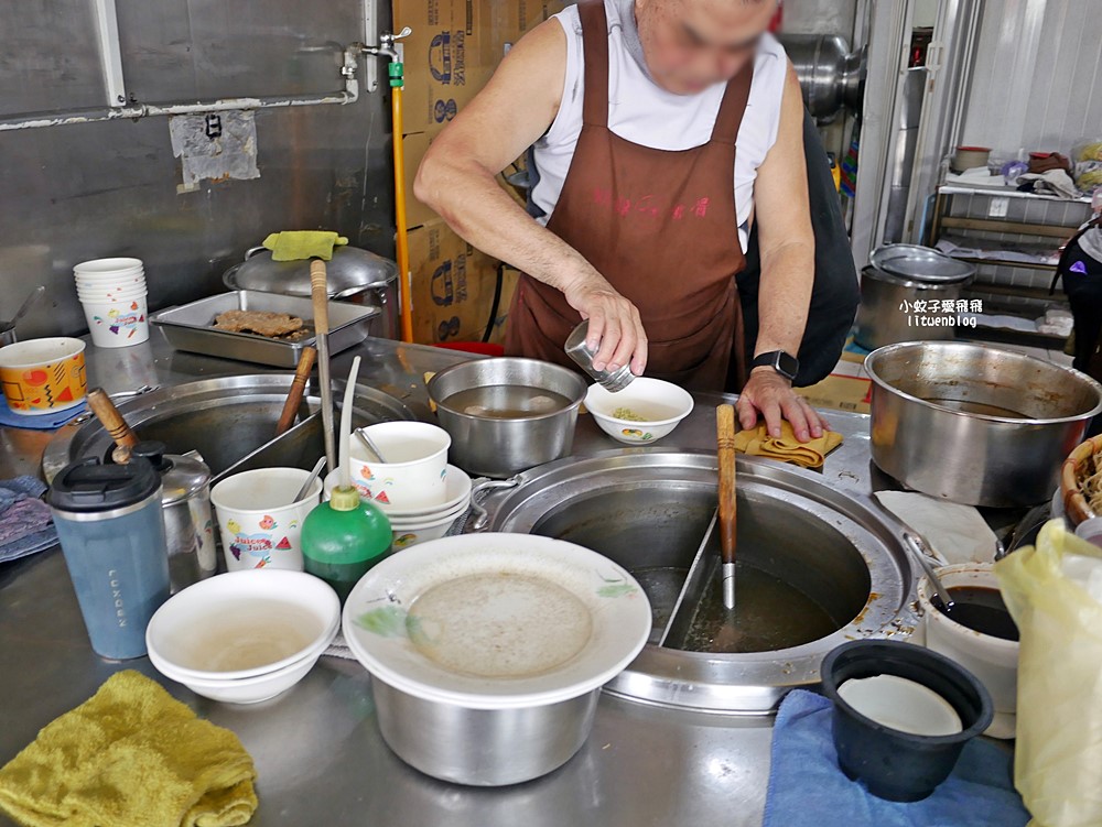 鶯歌美食「林鬍鬚排骨便當」在地人一致推薦古早味排骨飯，三鶯線鶯桃福德站