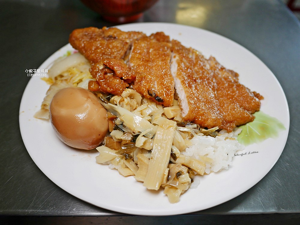 鶯歌美食「林鬍鬚排骨便當」在地人一致推薦古早味排骨飯，三鶯線鶯桃福德站