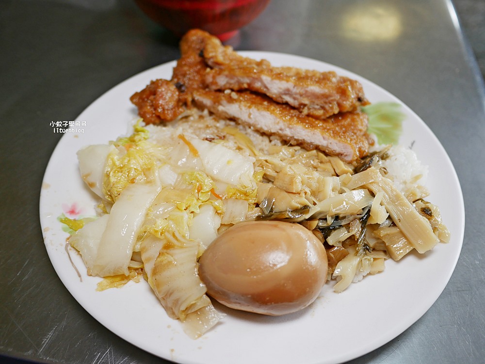 鶯歌美食「林鬍鬚排骨便當」在地人一致推薦古早味排骨飯，三鶯線鶯桃福德站