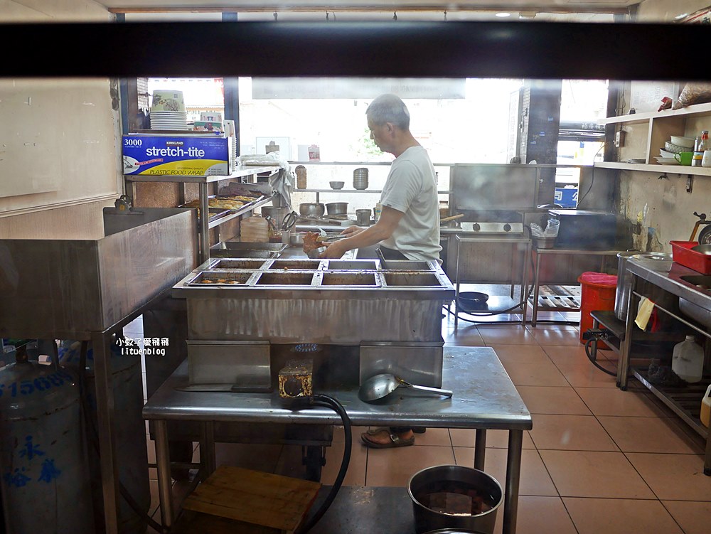 鶯歌美食「忠孝排骨飯」懷舊系炸排骨浸滷汁,三鶯線鶯桃福德站 鶯歌美食「忠孝排骨飯」懷舊系炸排骨浸滷汁,三鶯線鶯桃福德站