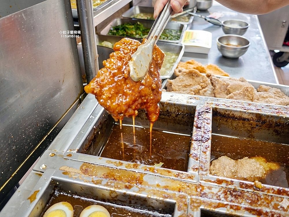 鶯歌美食「忠孝排骨飯」懷舊系炸排骨浸滷汁，三鶯線鶯桃福德站