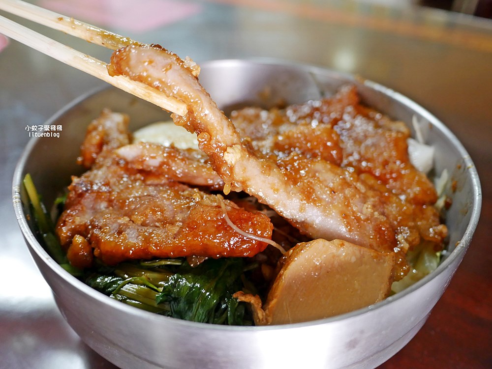 鶯歌美食「忠孝排骨飯」懷舊系炸排骨浸滷汁，三鶯線鶯桃福德站