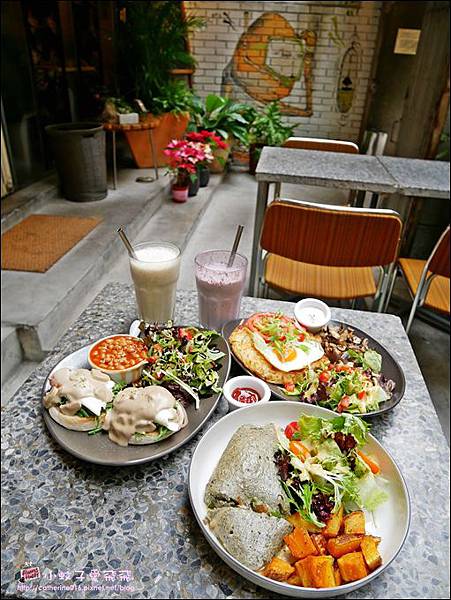 東區蔬食早午餐<Herban kitchen &#038; bar二本餐廳>以創意味美蔬食取代無肉不歡 @小蚊子愛飛飛